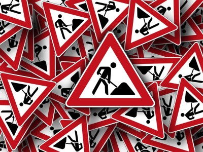 Csőtörés a Tompai Kapu úton a Vadkerti térnél